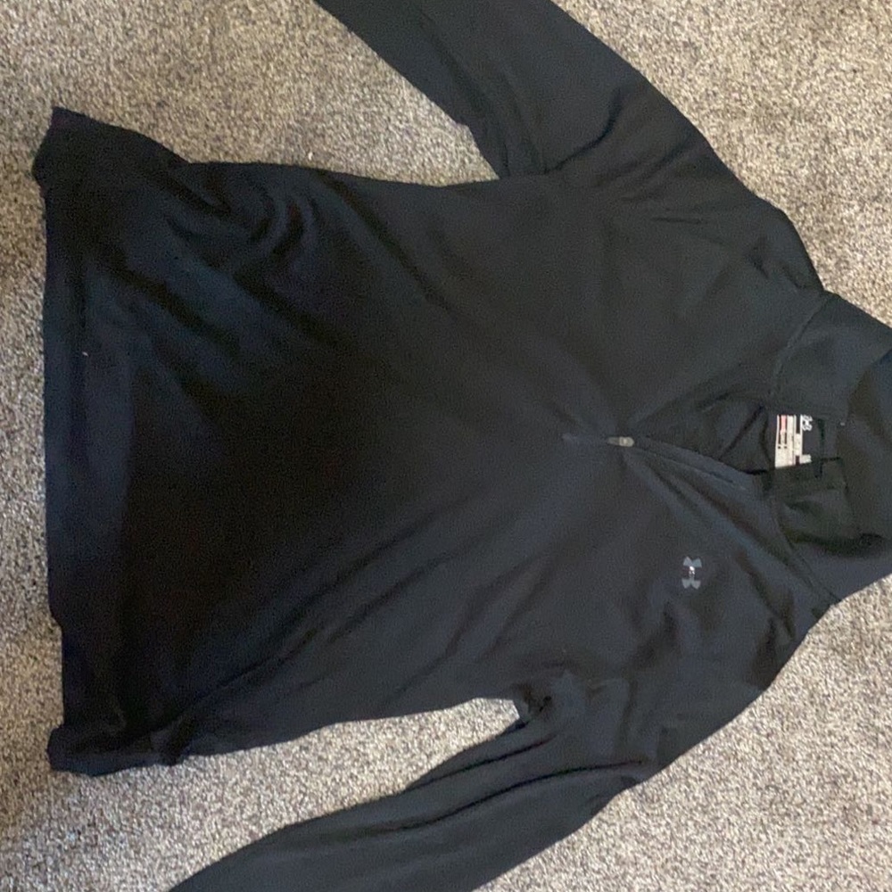Long sleeve semi-fitted under armor half zip